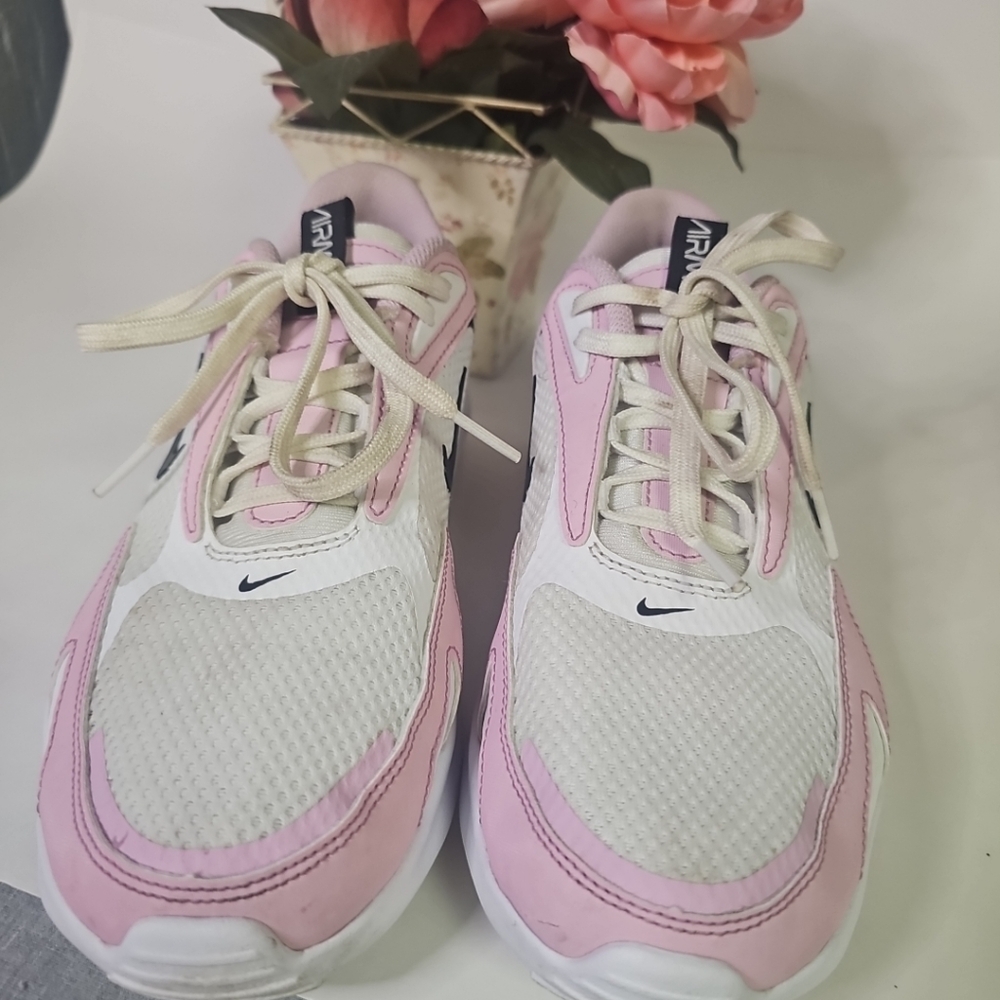 Nike Air White and Pink Sneakers Sz 8.5